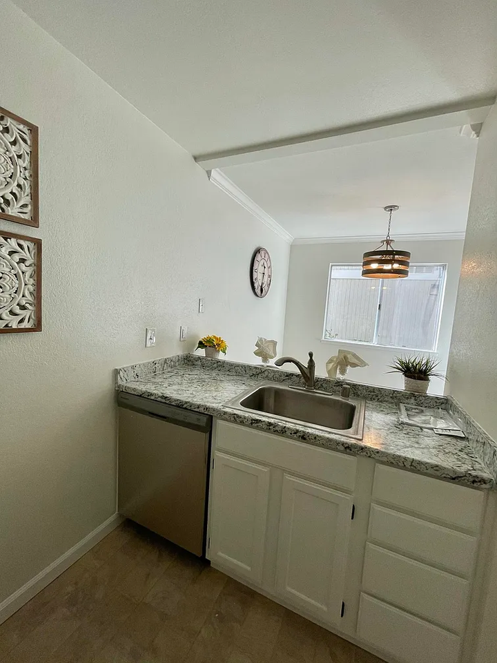 401 Camino Del Remedio #C - Photo 2 of 9