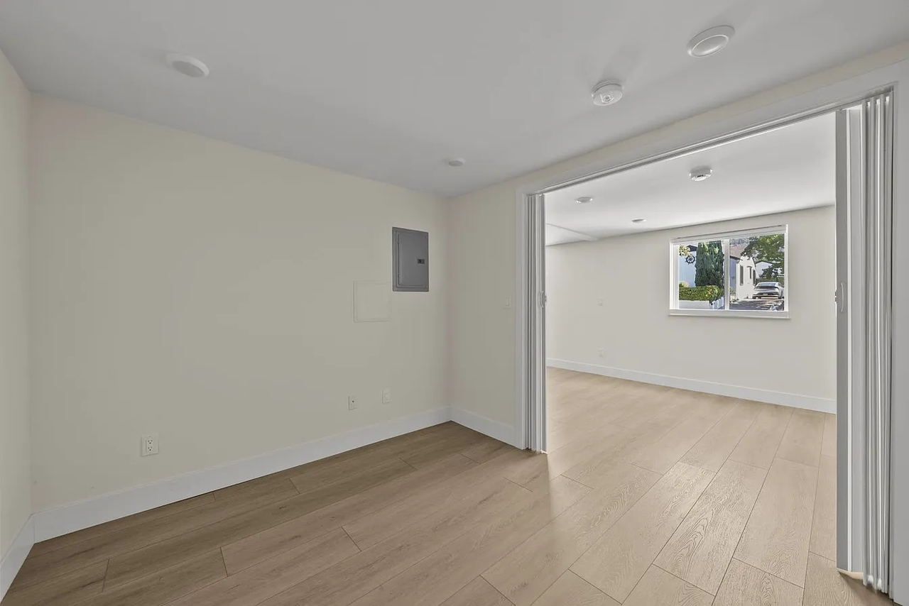 411 S Kenneth Rd #101 - Photo 3 of 10