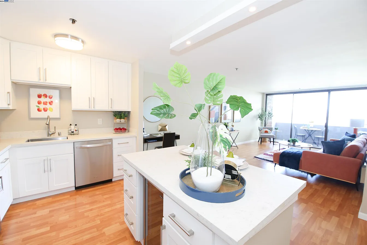 555 Pierce St #322 - Photo 2 of 7