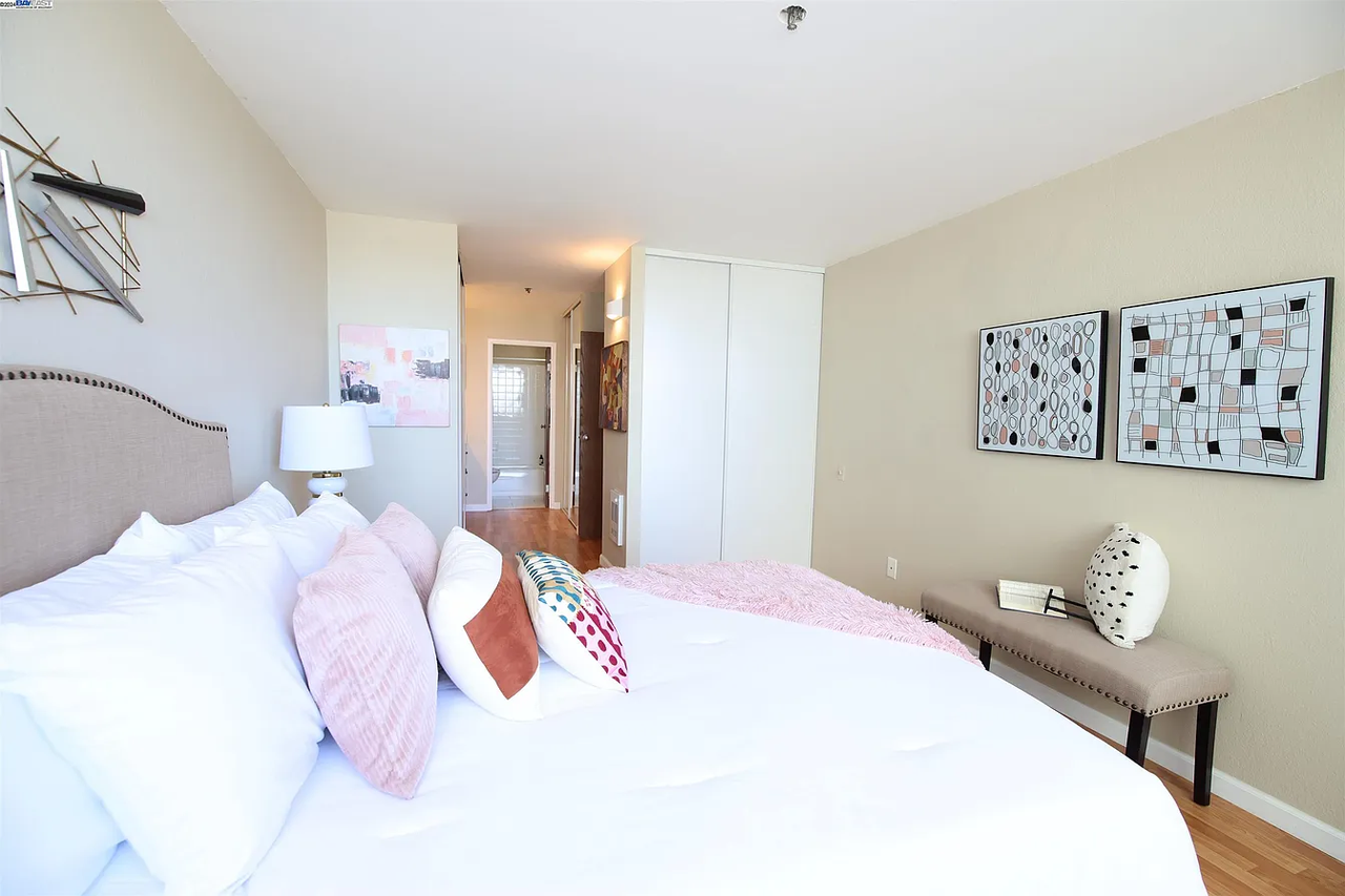 555 Pierce St #322 - Photo 4 of 7