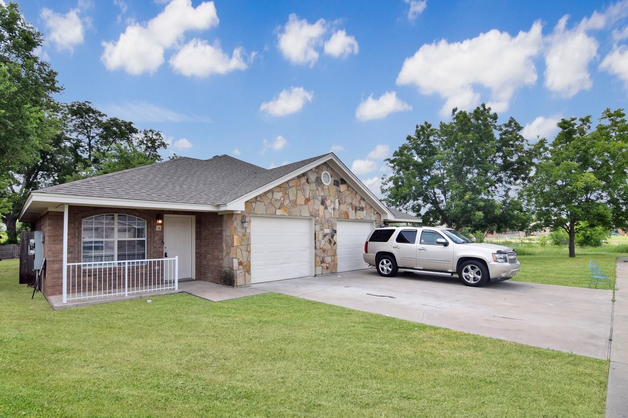 3306 Alicante Ct - Photo 2 of 18