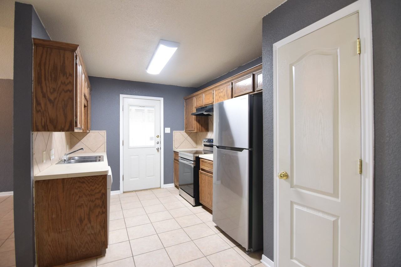 3306 Alicante Ct - Photo 3 of 18