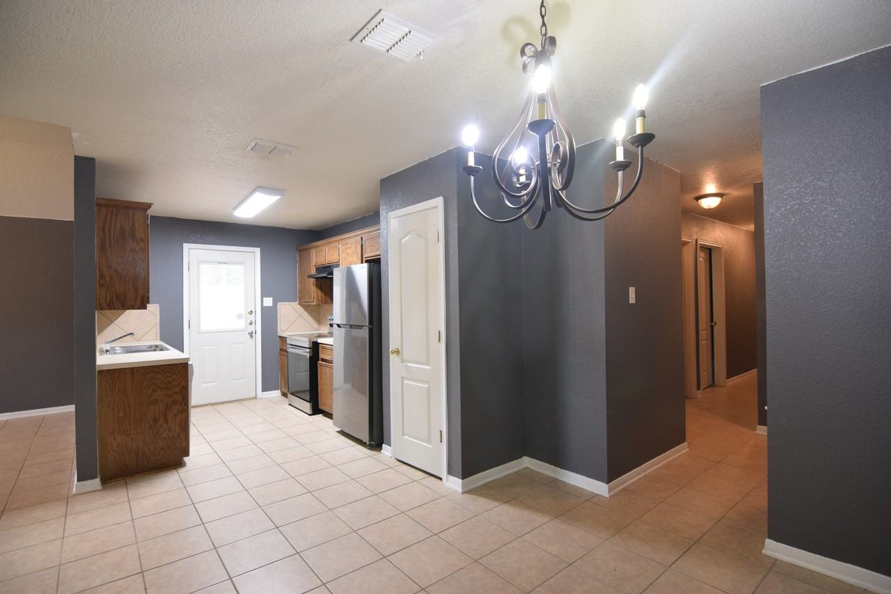 3306 Alicante Ct - Photo 4 of 18