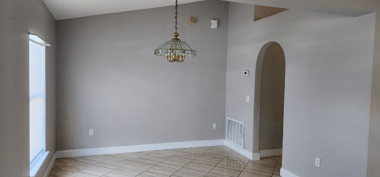 11128 Mercedes St - Photo 3 of 16