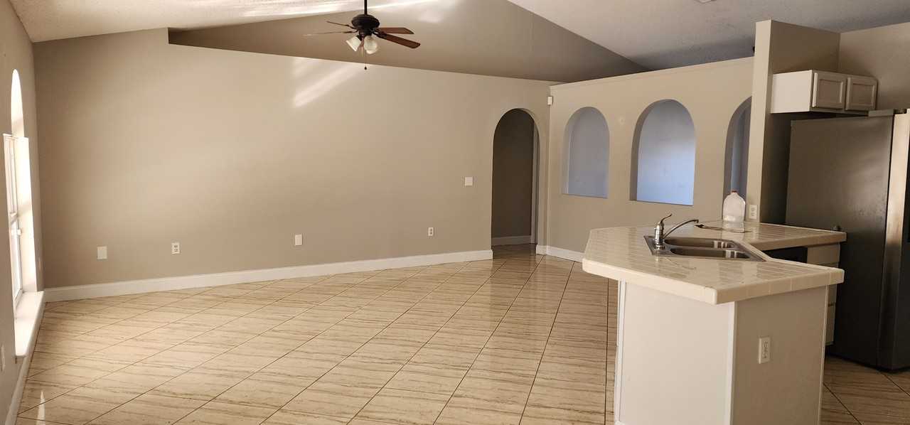 11128 Mercedes St - Photo 7 of 16