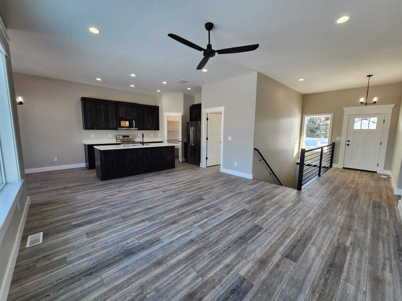 3525 Modesto Dr - Photo 3 of 17