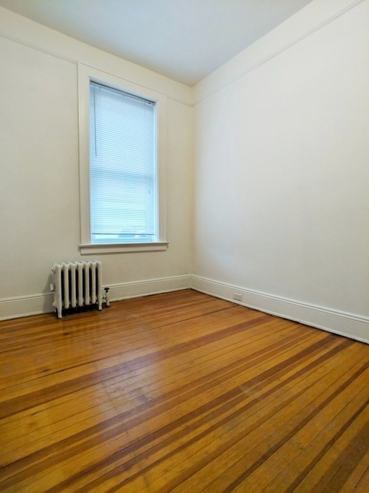 2566 42nd St - Photo 5 of 7