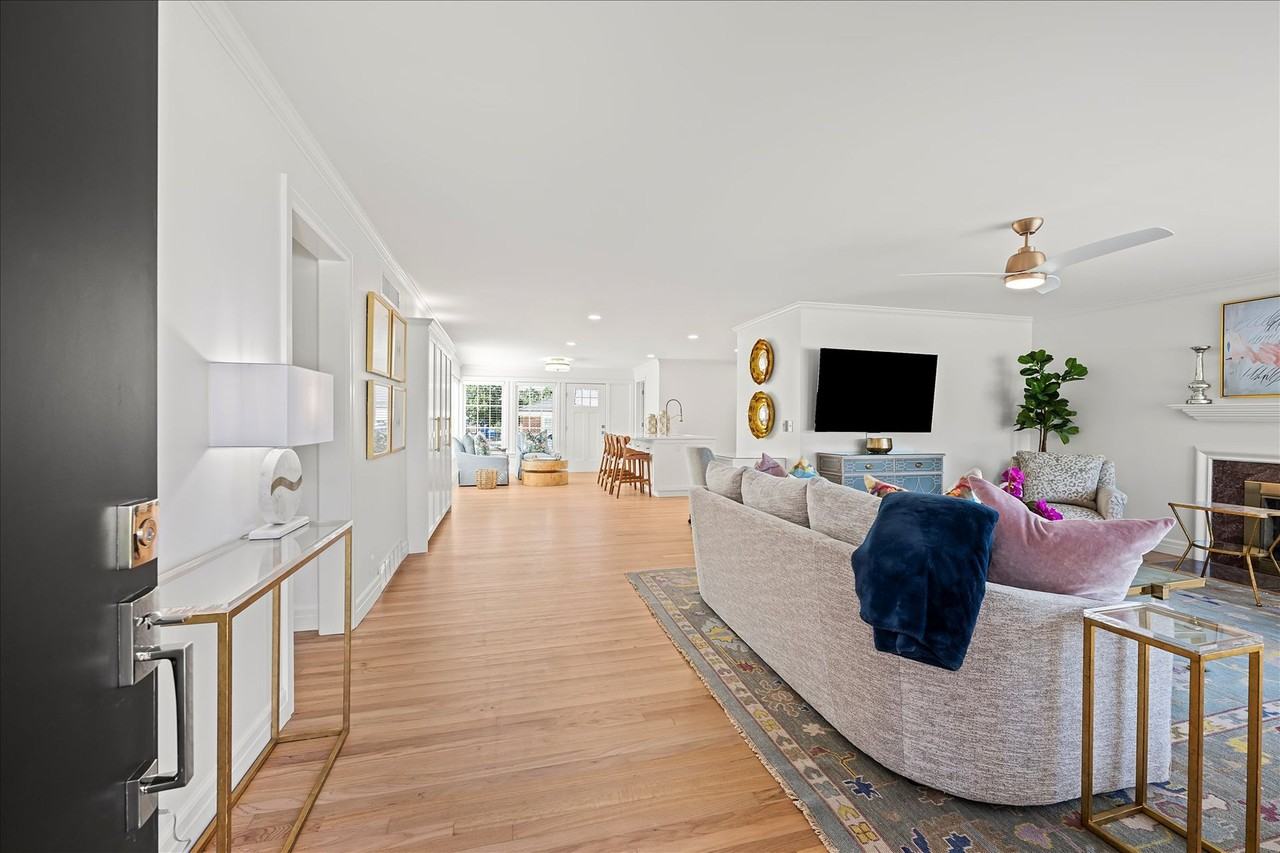 Nichols Hills Fully Furnished Executive Duplex! - Photo 5 of 43