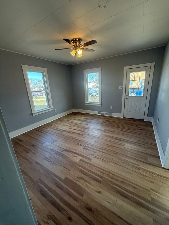 417 37th St - Photo 2 of 11