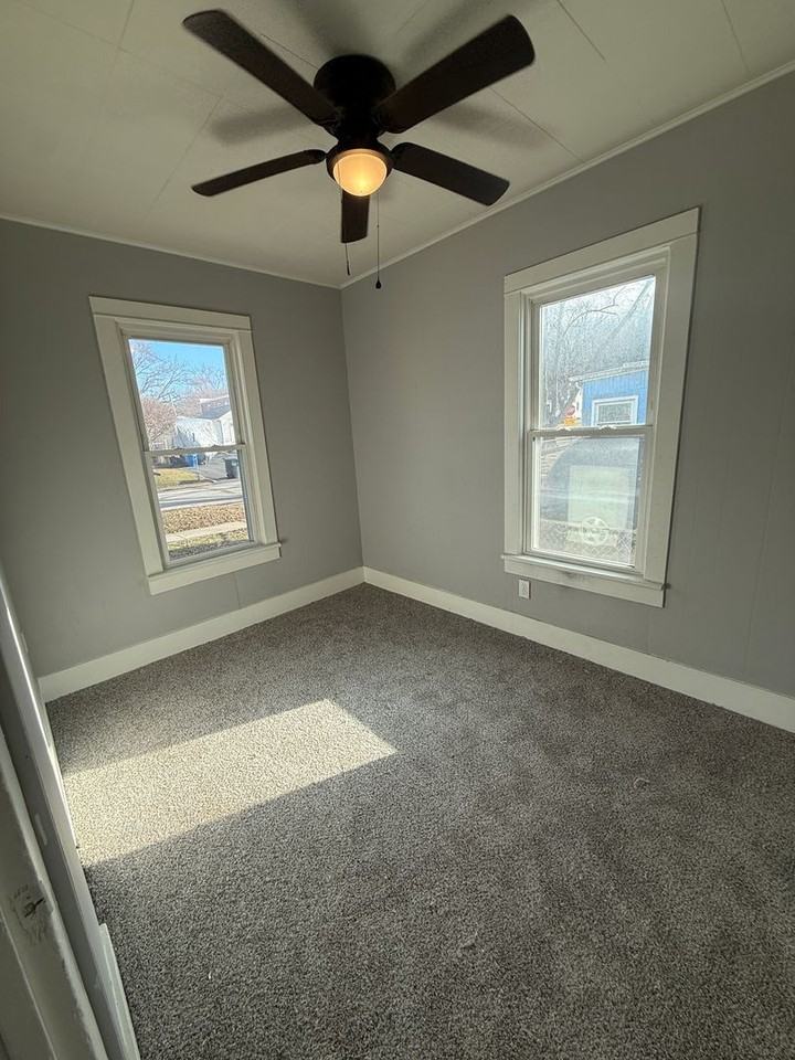 417 37th St - Photo 3 of 11