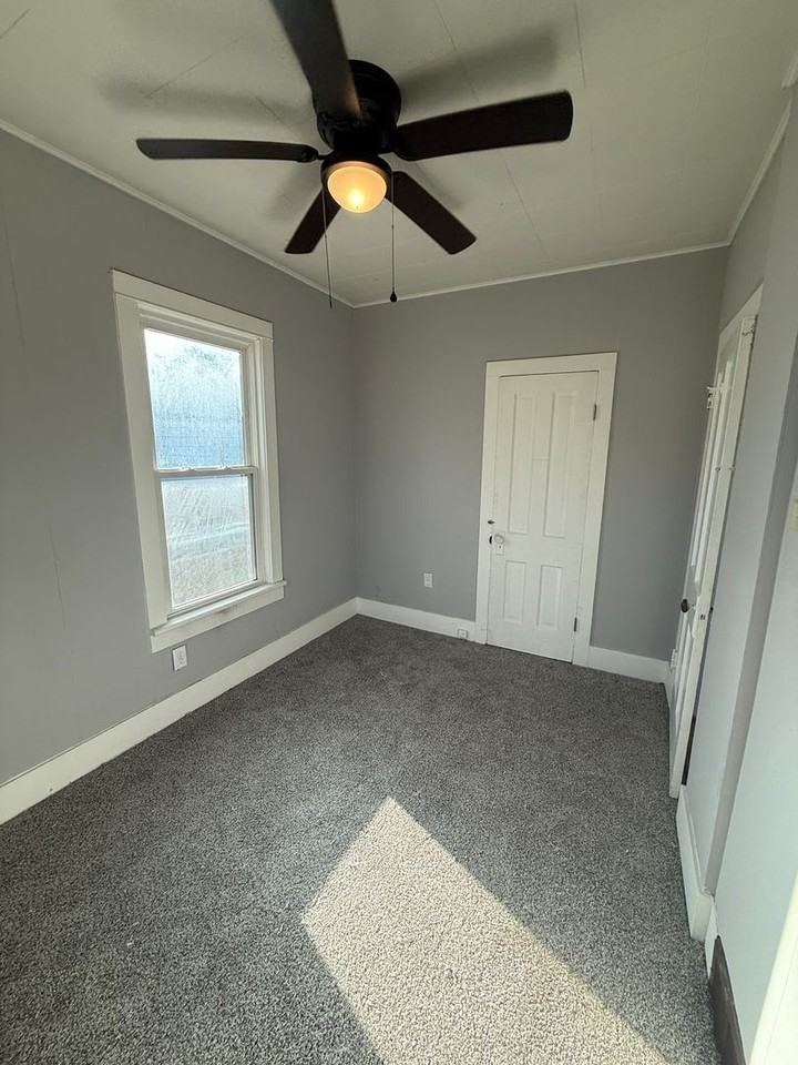 417 37th St - Photo 4 of 11