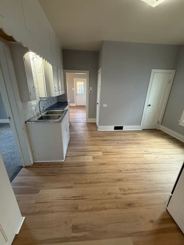 417 37th St - Photo 7 of 11