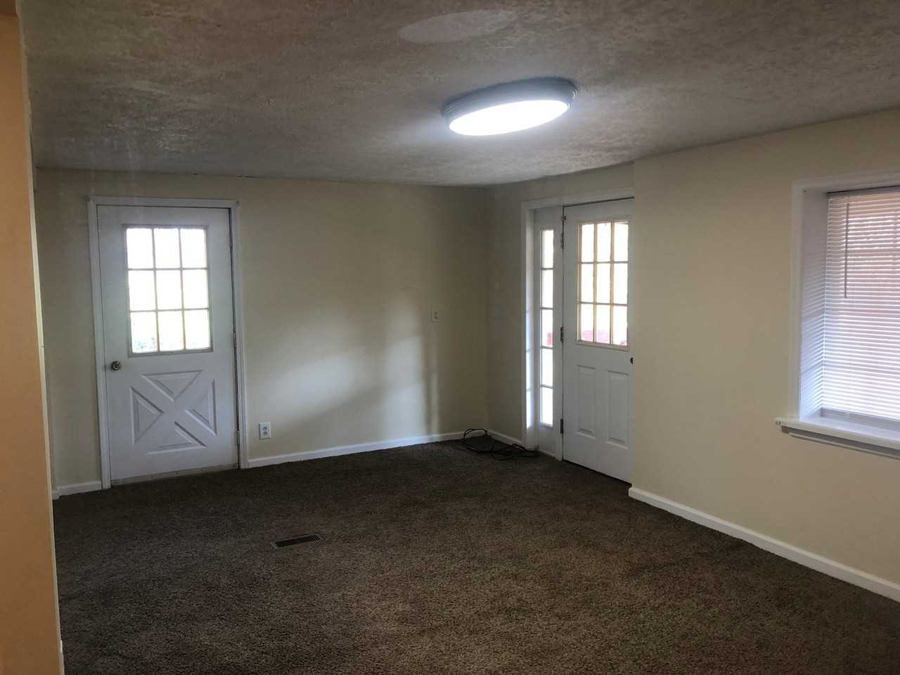 1122 Gringo Rd - Photo 7 of 25