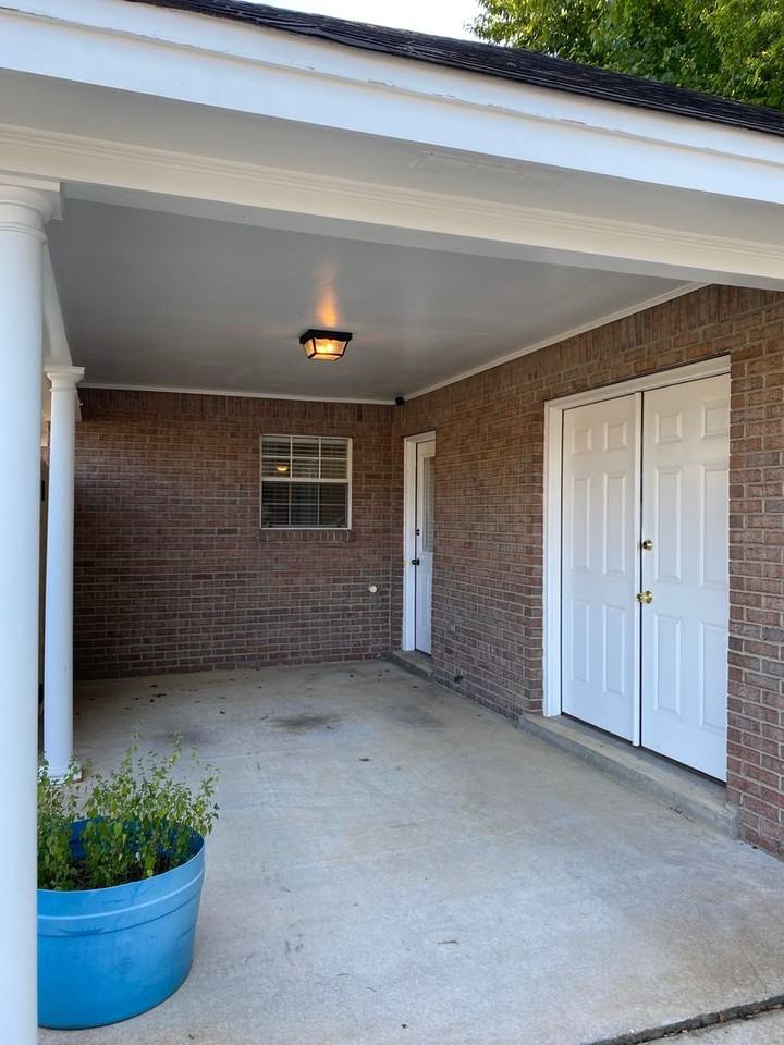 8601 Hallwood Dr - Photo 3 of 41