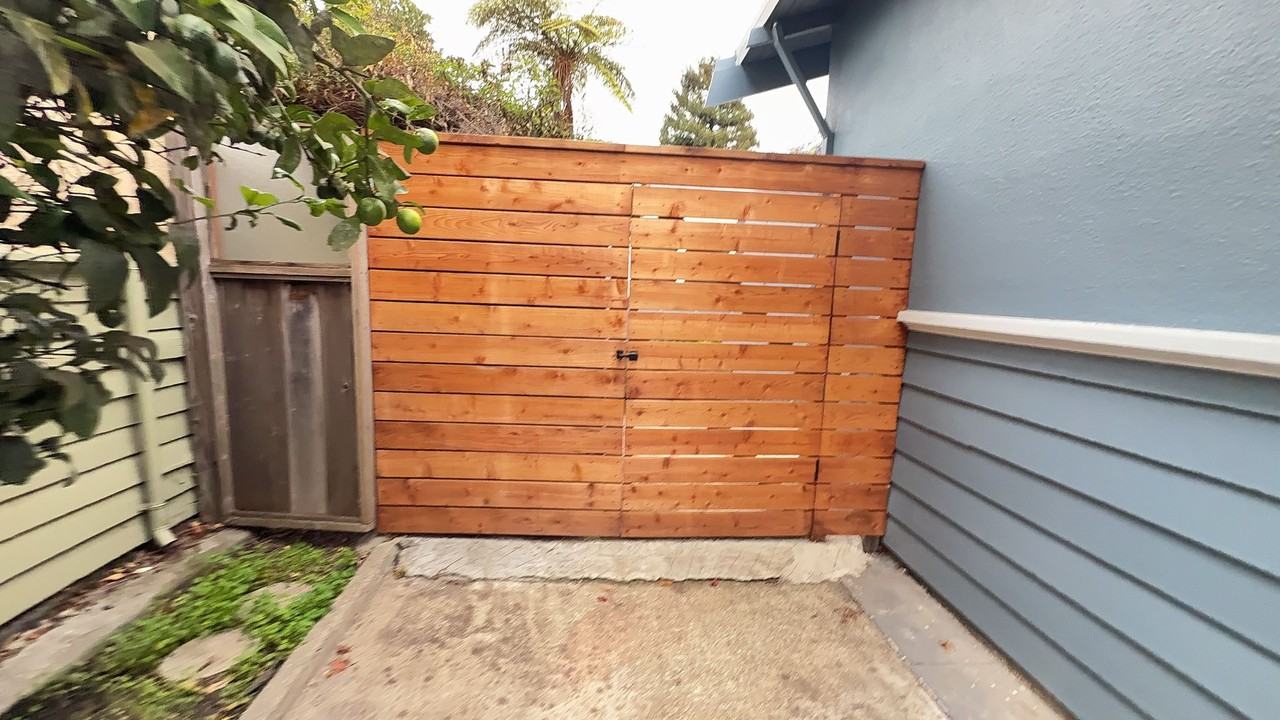 2433 Bonar St - Photo 7 of 50