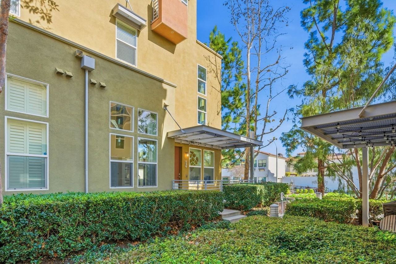 636 E Jeanette Ln - Photo 2 of 19