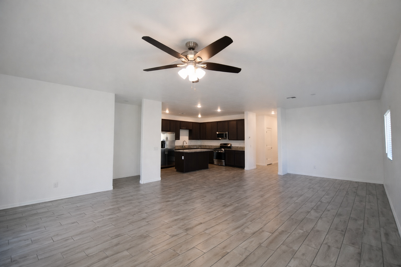 165 W Seaside Dr - Photo 4 of 17