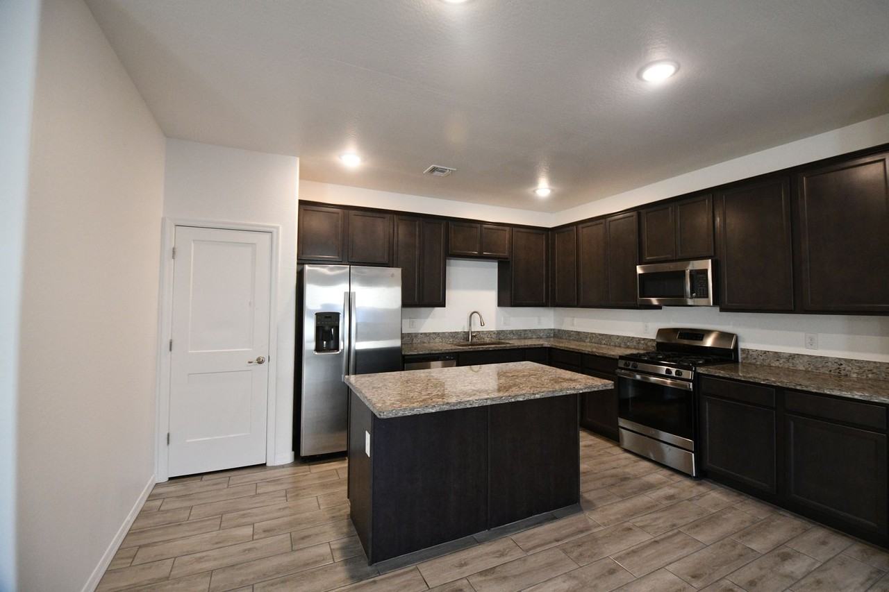 165 W Seaside Dr - Photo 5 of 17