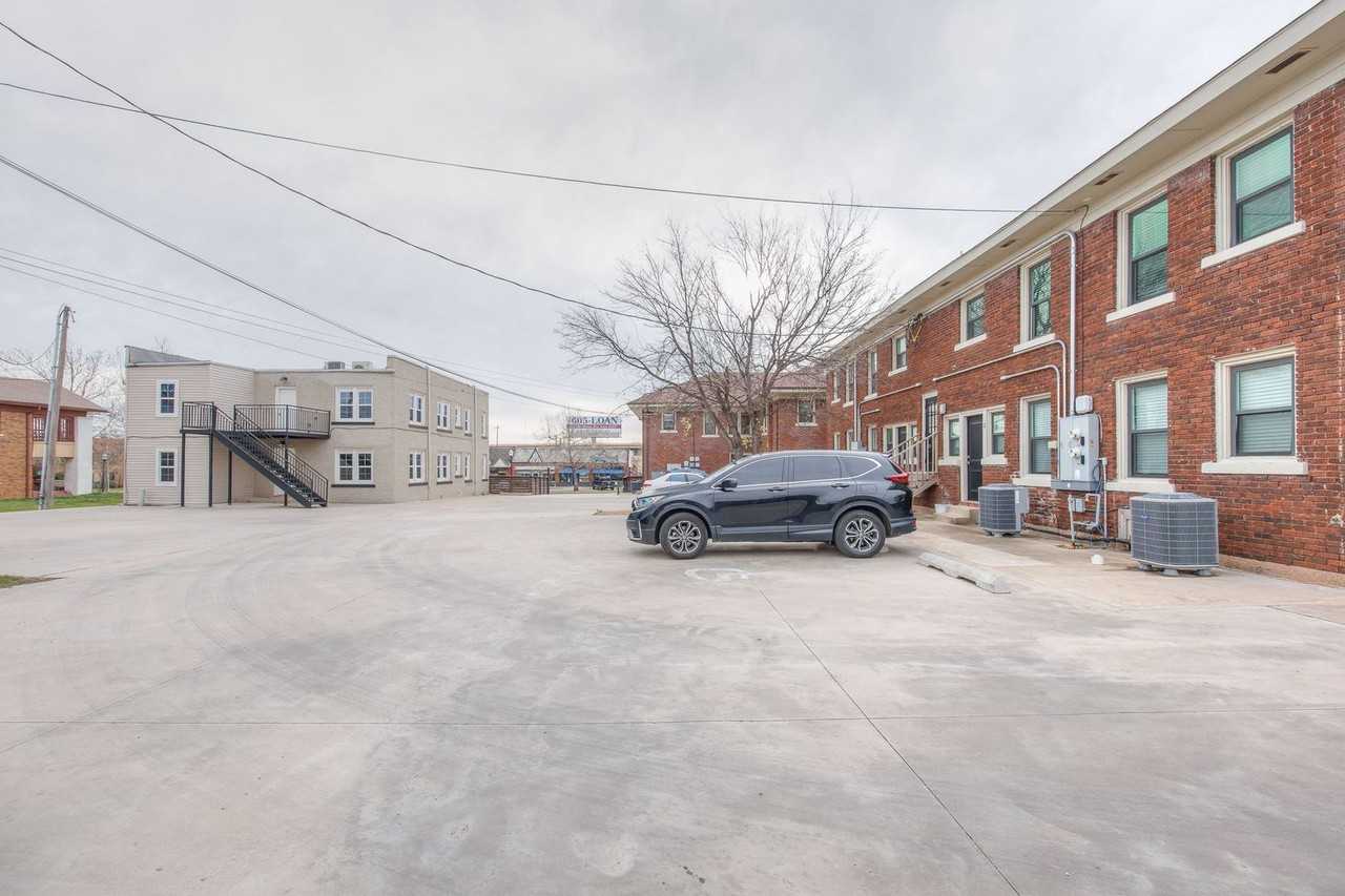 207 Nw 23rd St #3 - Photo 4 of 32