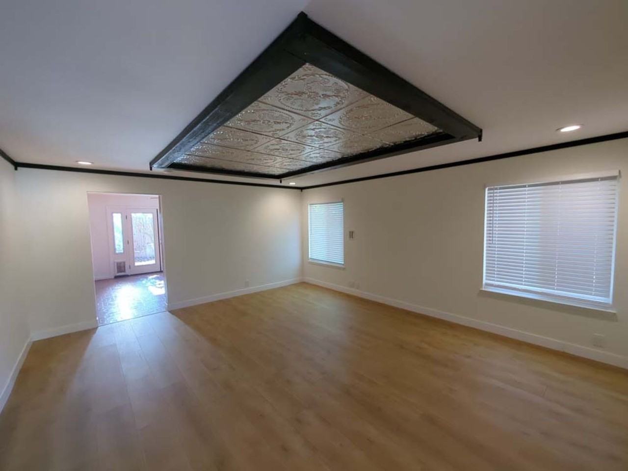 6656 Swan St - Photo 5 of 50