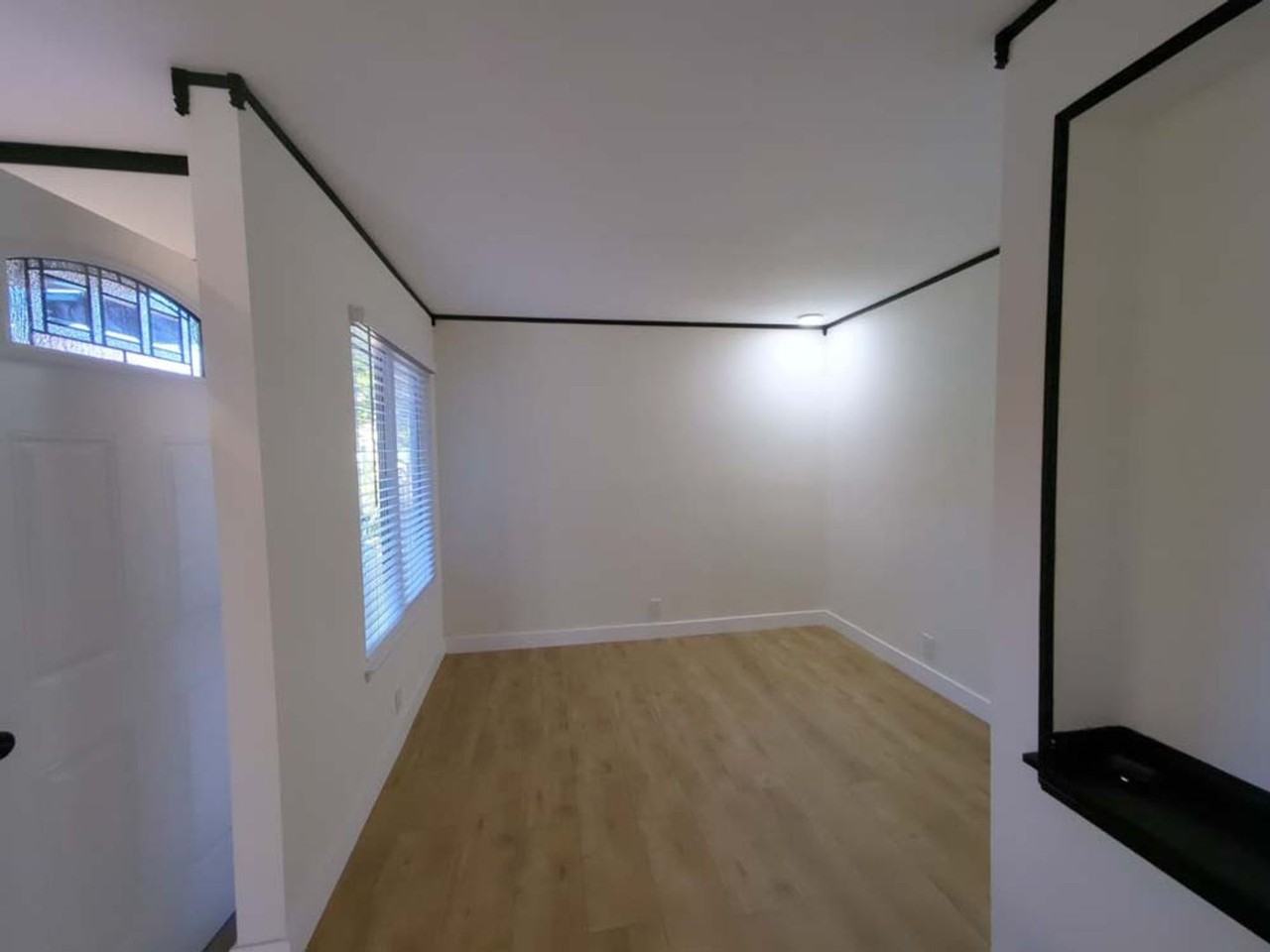 6656 Swan St - Photo 7 of 50