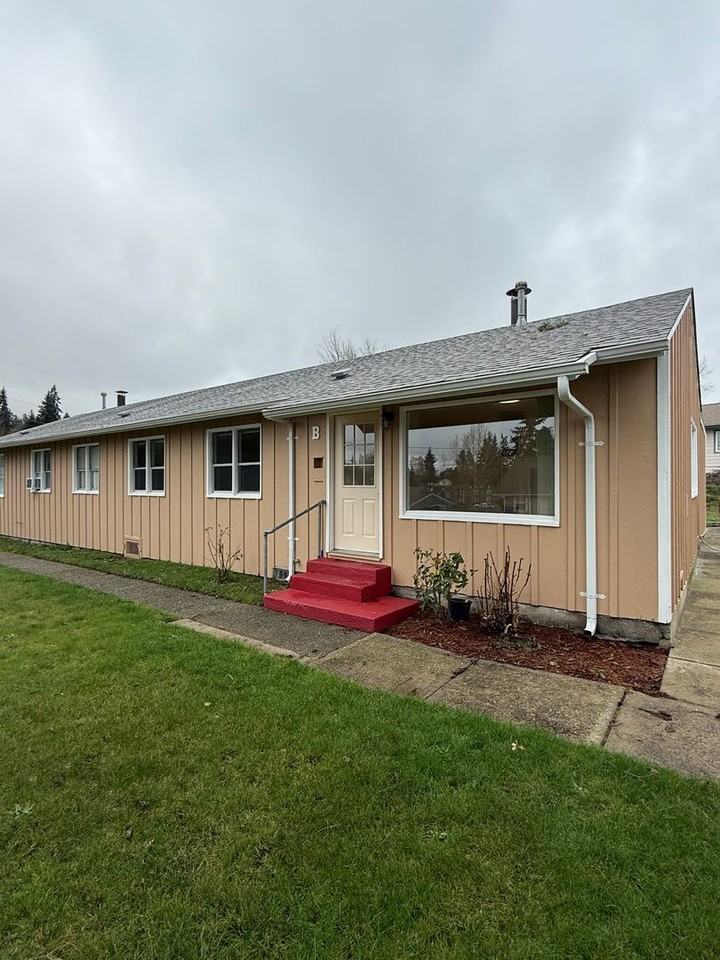 2732 Callahan Dr - Photo 2 of 25