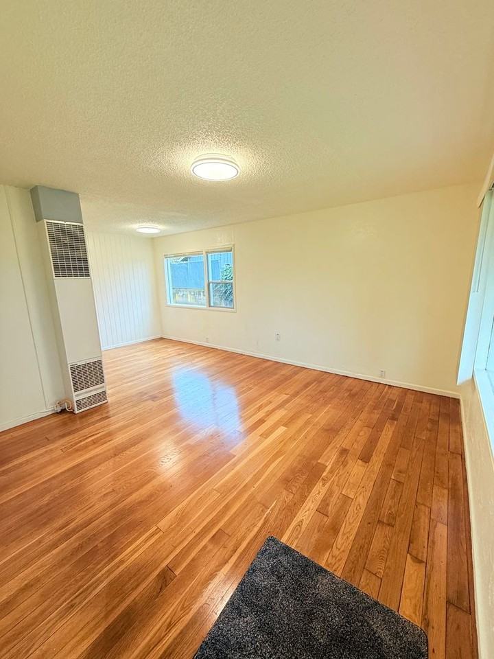 2732 Callahan Dr - Photo 4 of 25