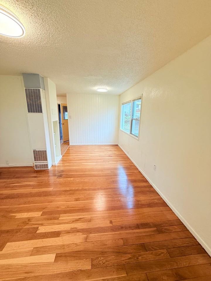 2732 Callahan Dr - Photo 5 of 25