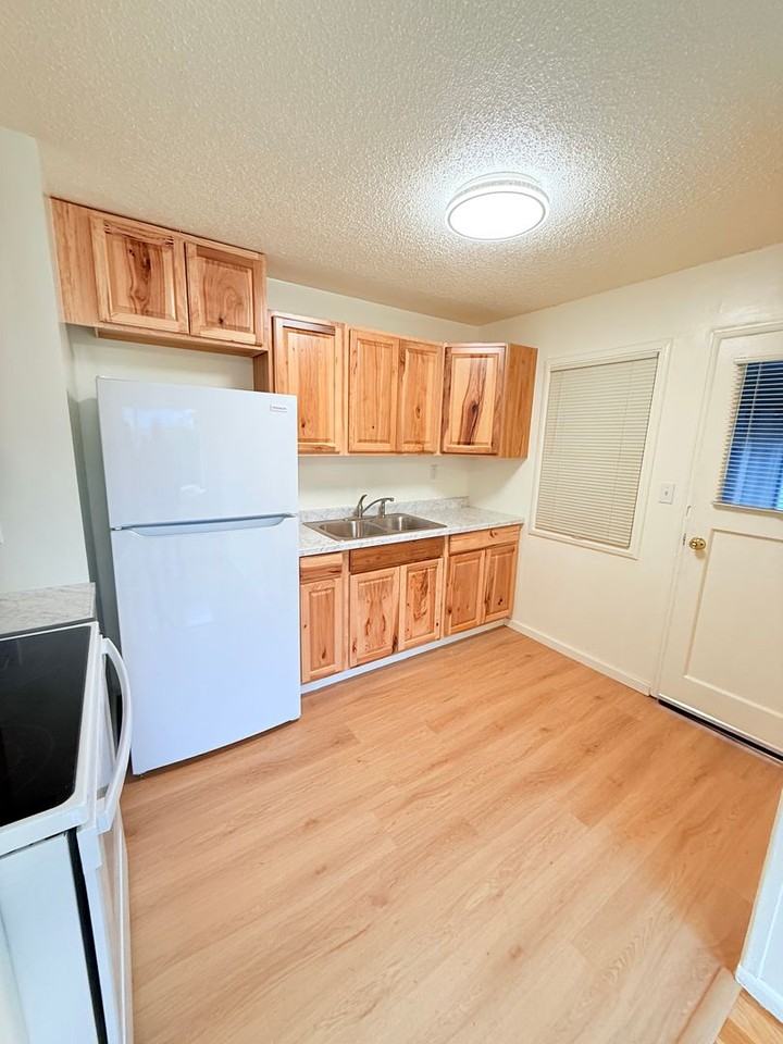 2732 Callahan Dr - Photo 7 of 25