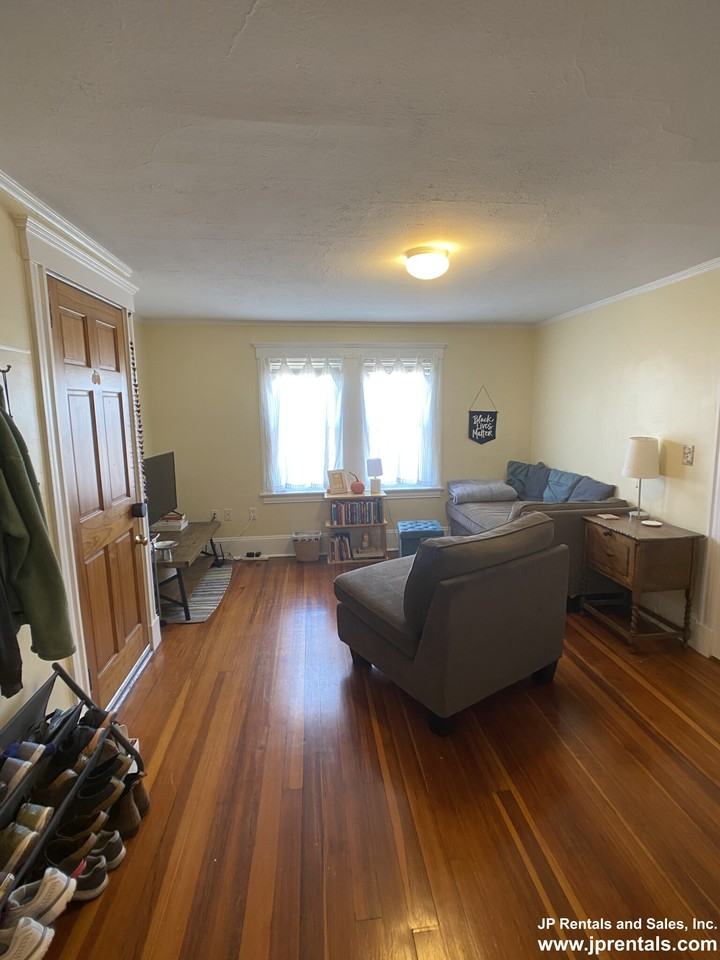 8 Mendelssohn St #3 - Photo 4 of 14