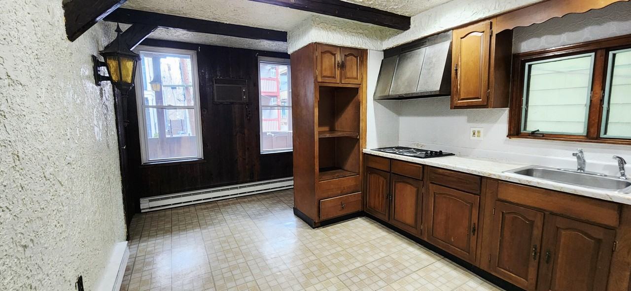 203 Chelsea St #1 - Photo 3 of 18