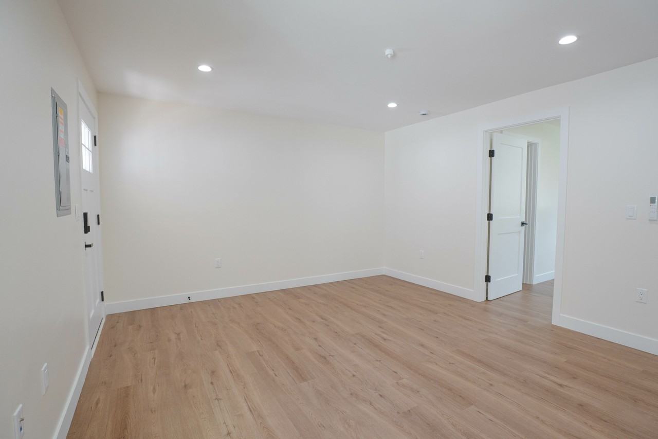 1034 S Westmoreland Ave - Photo 6 of 15