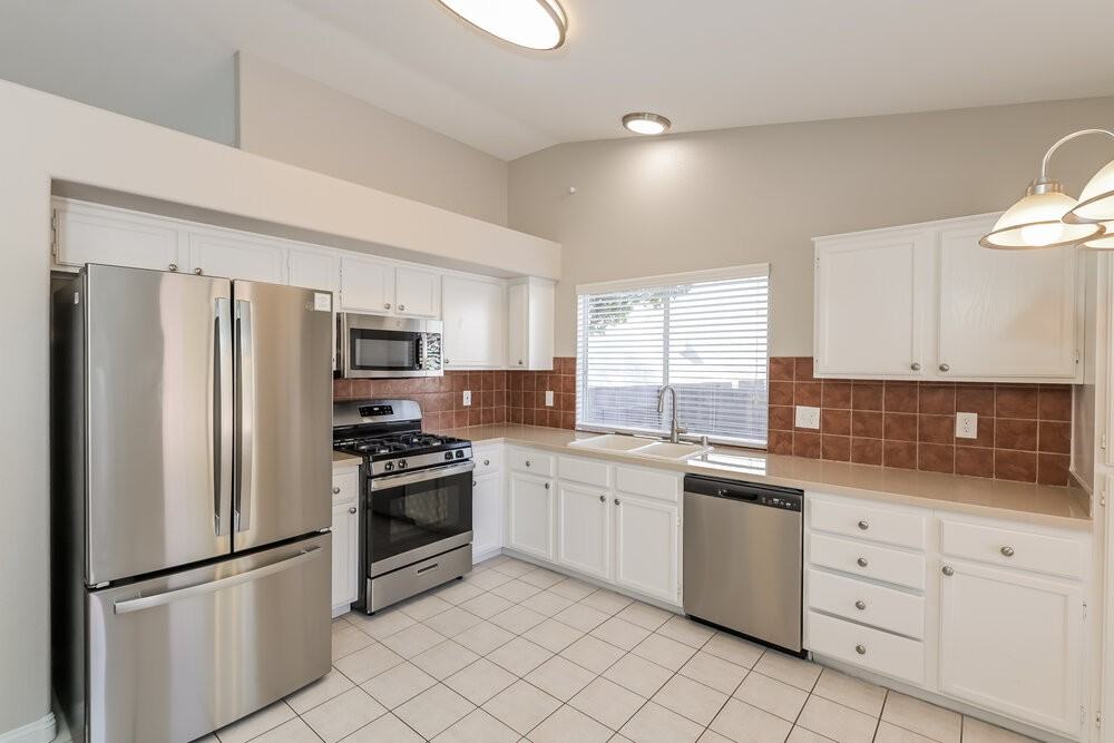 725 Arrowhead Trl - Photo 6 of 16