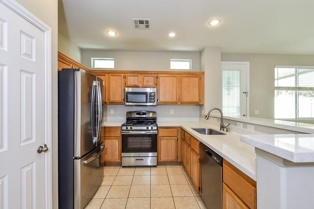 5277 Vine Hill Ct - Photo 7 of 17