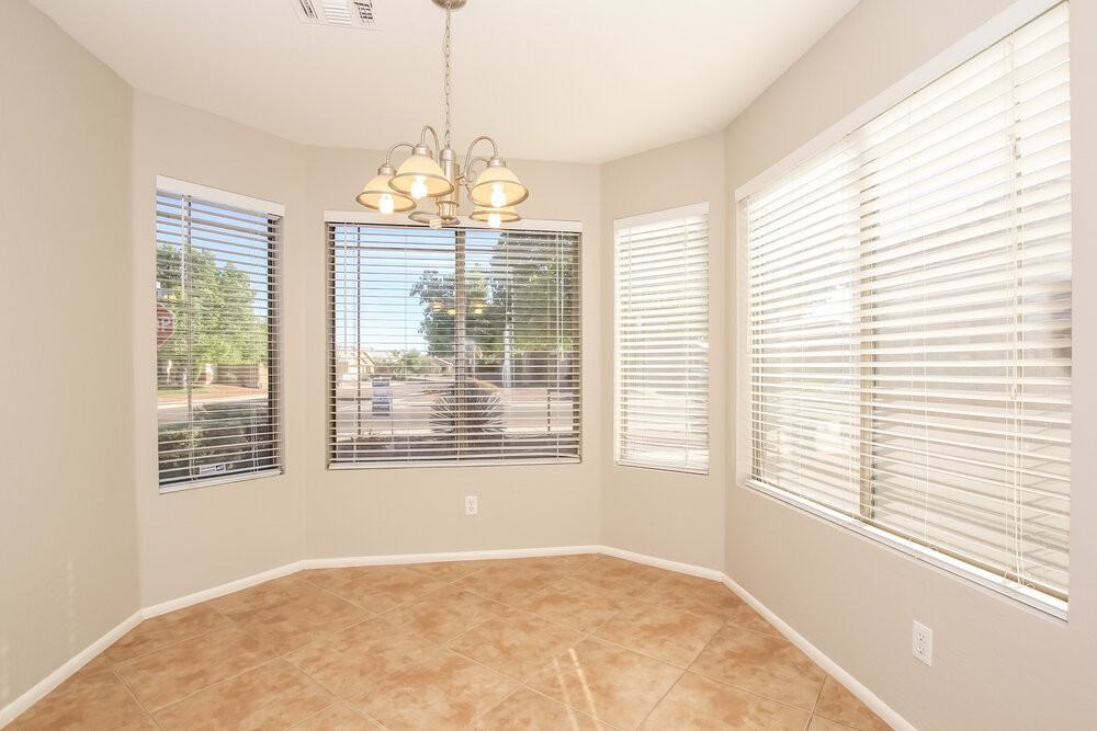 8818 W Salter Dr - Photo 5 of 16