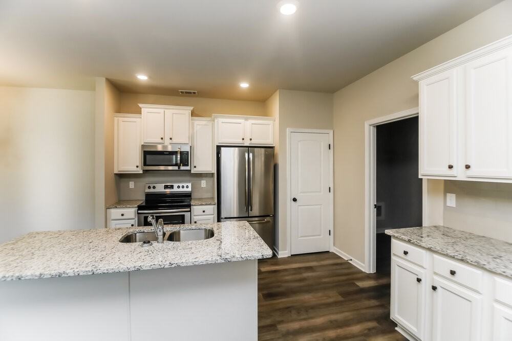 140 Magnaview Dr - Photo 7 of 17