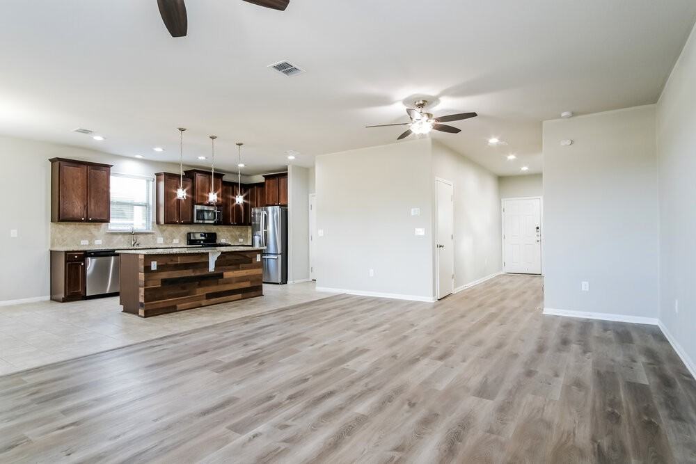 311 Eagle Brook Ln - Photo 5 of 17