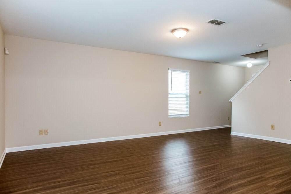 1018 Allegiance Dr - Photo 5 of 17