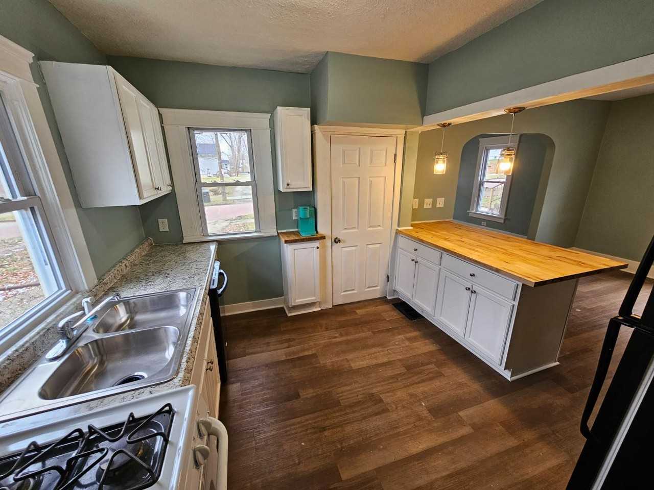 442 Matthews St - Photo 3 of 20