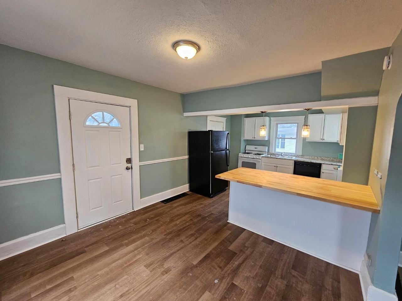 442 Matthews St - Photo 6 of 20