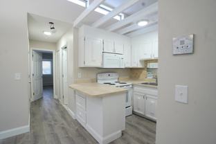 55 Presidential Dr #6 - Photo 1 of 1