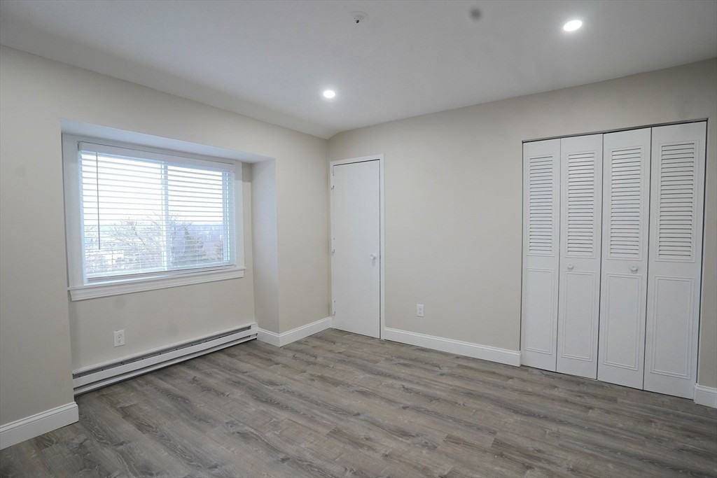 55 Presidential Dr #6 - Photo 7 of 17