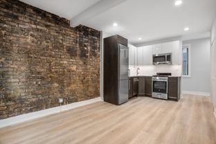 1554 W Juneway Ter #2I - Photo 1 of 1