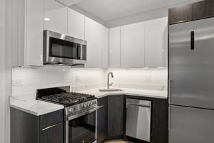 1552 W Juneway Ter #2F - Photo 1 of 1