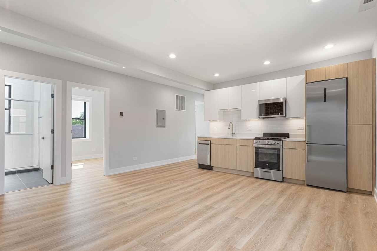 1550 W Juneway Ter #1C - Photo 2 of 21