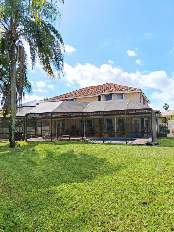 2353 Sw 181st Ter #NA - Photo 2 of 9