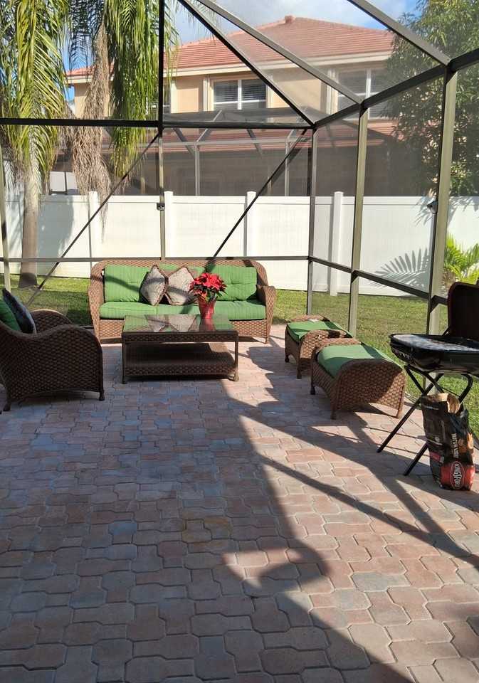 2353 Sw 181st Ter #NA - Photo 3 of 9