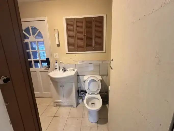 5445 Chamberlayne Ave - Photo 5 of 9