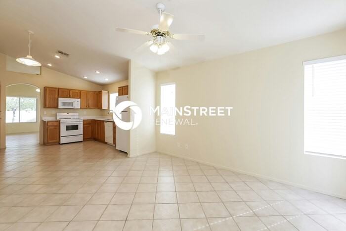 7441 Tumbling St - Photo 7 of 16