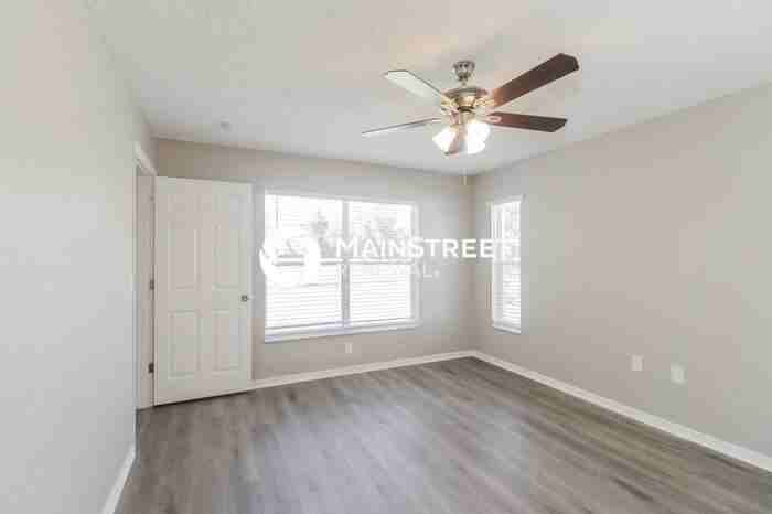 8358 Natoma St - Photo 5 of 16